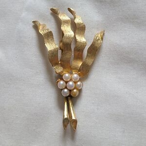 Vintage Mid Century Gold Tone Leaf and Faux Pearl Brooch